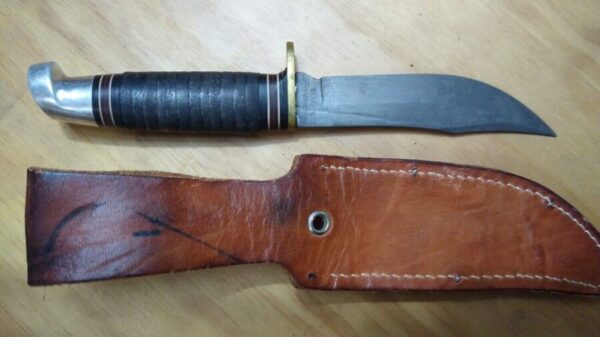 Vintage Western L66 8.5″ Fixed-Blade, Bowie Knife with Orig. Leather Belt Sheath – Naturally re-etched blade reveals clean high carbon steel [Used – Near Mint Cond.]. Collectible Knives