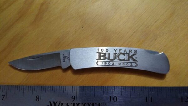 BUCK 525 Limited Edition Commemorative 100 Years 1902-2002 Knife with Original Wood Case Condition:[Used – like new] Collectible Knives
