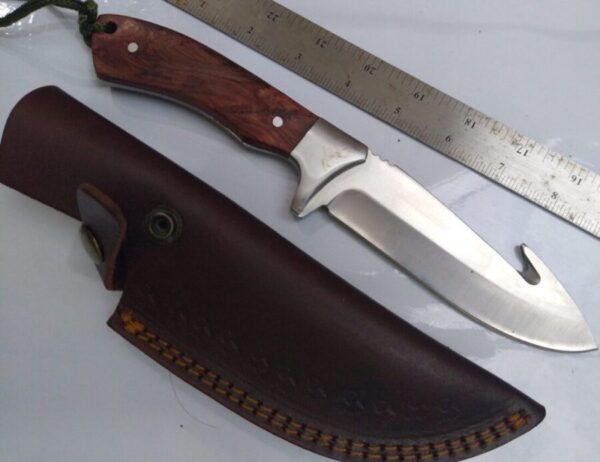SwissTech 10″ Fixed-Blade w/Gut Hook and leather belt sheath. Fixed-Blade