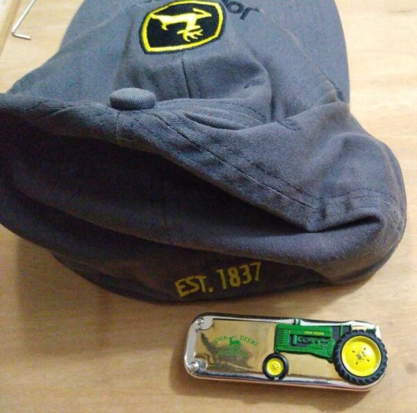 Franklin Mint Collection John Deere 1948 Model B Folding Knife and JD Cap Combo[Unused – Pristine Cond.] Collectible Knives