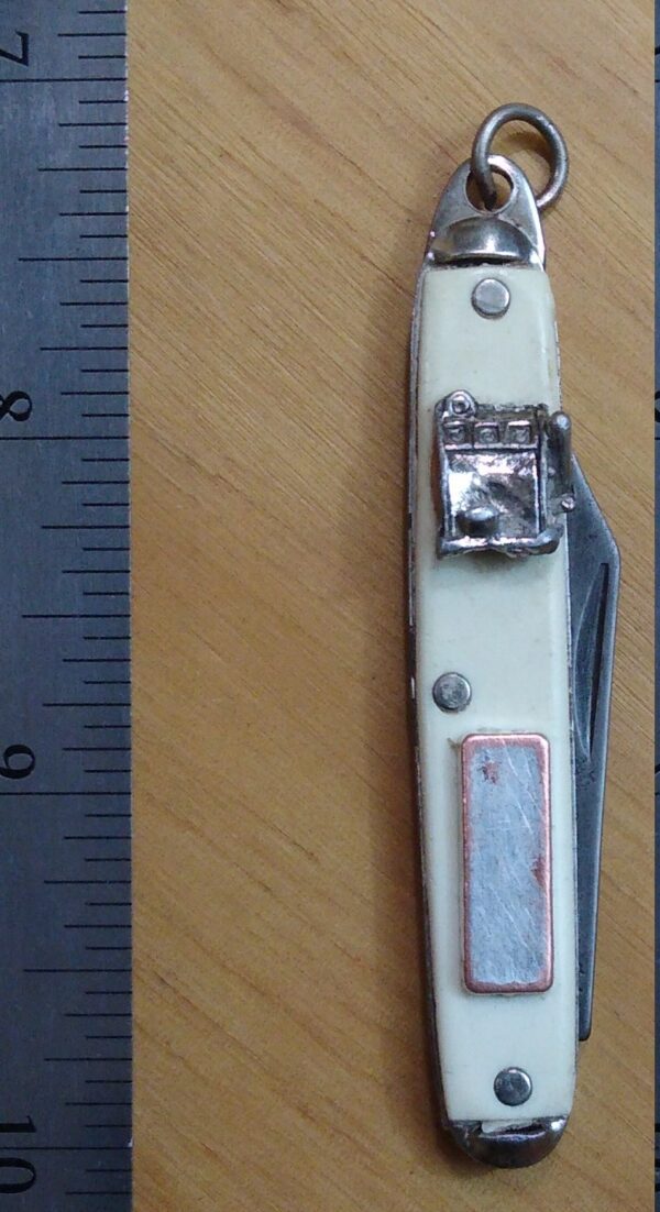 Vintage Casino promo single blade knife with Slot Machine Charm on handle.[Used – Near Mint  Cond.] Collectible Knives