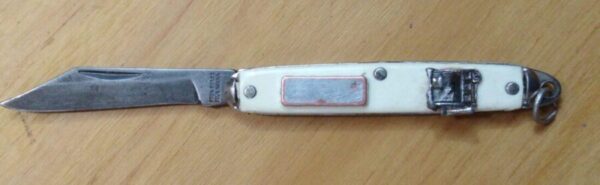 Vintage Casino promo single blade knife with Slot Machine Charm on handle.[Used – Near Mint  Cond.] Collectible Knives