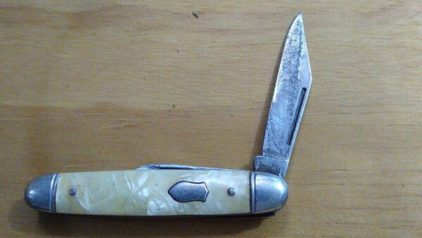 Vintage Imperial 2 blade Pocket Knife w/Pearl Scales[Used – Near Mint Cond.] Collectible Knives