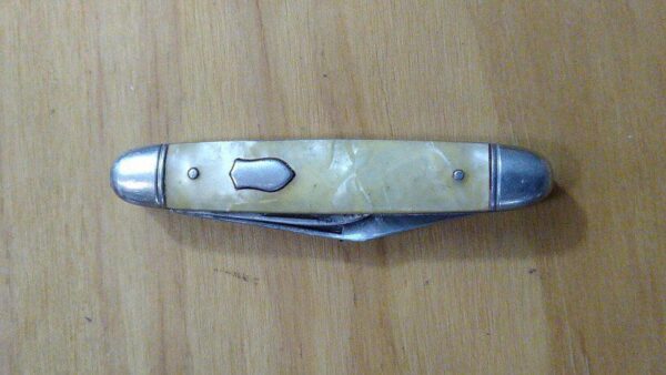 Vintage Imperial 2 blade Pocket Knife w/Pearl Scales[Used – Near Mint Cond.] Collectible Knives