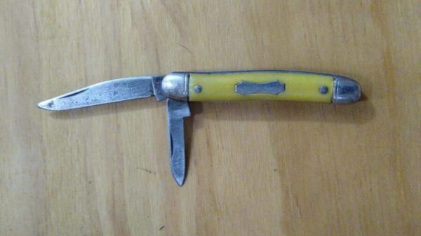 Vintage Colonial 2.75″ 2 Blade Pocket Knife [Used] Collectible Knives