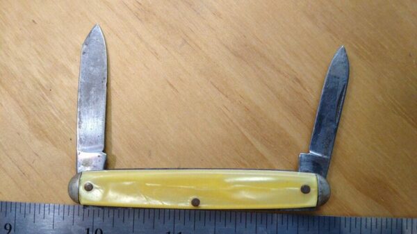 Vintage Camillus 2 Blade Pocket Knife, Tang stamped ’42’,with Yellow Pearl Handle Scales, Brass Liners and Pins[Used- Mint Cond.] Camillus Cutlery