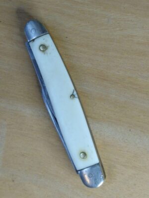 Vintage Utica Kutmaster NY, USA – Medium 3 Blade Stockman with Delrin Handle Scales, Brass Liners and Pins [Used – Near Mint Cond.] Collectible Knives