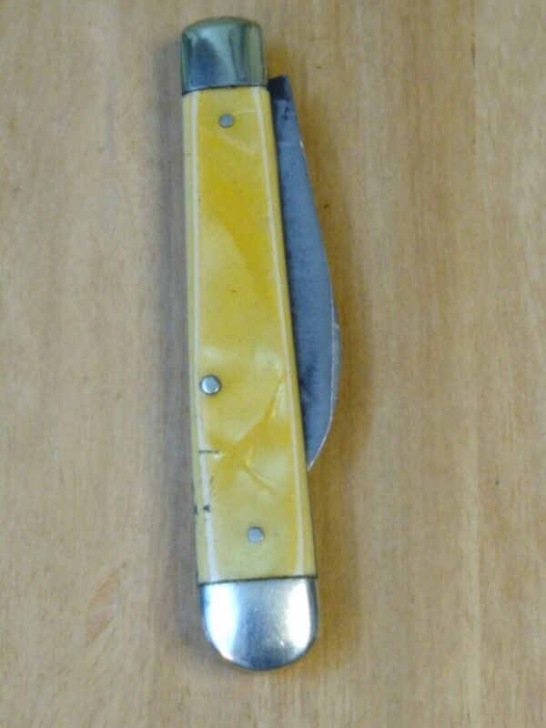 Vintage Comanche 2 Blade pocket knife with Mother Of Pearl Celluloid Scales [Used – Near Mint Cond.] Collectible Knives