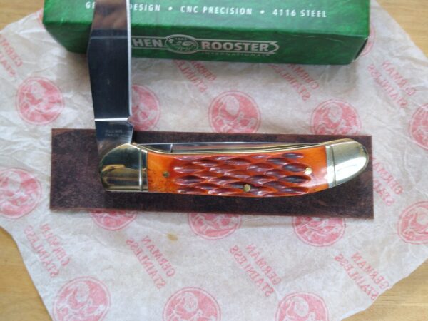 Hen & Rooster™ HRI232-BRPB Brown Bone Copperhead 4116g – 2 Blade Trapper Pocket Knife in Orig. Box[NOS – Pristine Mint Cond.] Collectible Knives