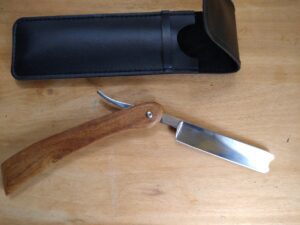 Straight Razor with Hardwood handle and carry case [New/unused]
