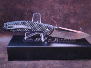 Hen & Rooster HRI-300B Tasmanian – Contoured G10/Carbon Fiber Handle – Ball Bearing Liner-lock, and Reversible Belt Clip[Unused/NIB] Collectible Knives