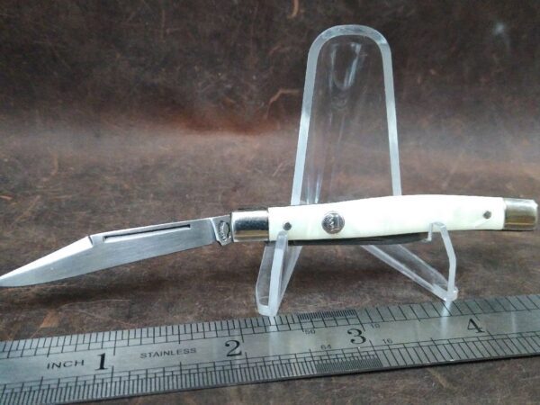 Vintage Imperial Frontier 2 blade Jack Knife w/White Cracked Ice Handle[Unused – Pristine Mint Cond.] Collectible Knives