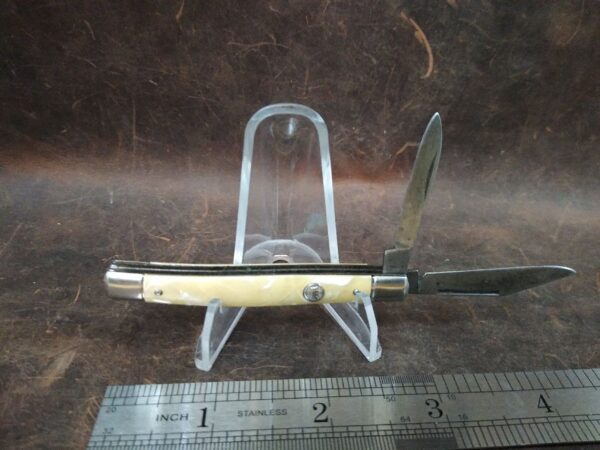 Vintage Imperial Frontier 2 blade Jack Knife w/Yellow Cracked Ice Handle[Unused – Pristine Mint Cond.] Collectible Knives