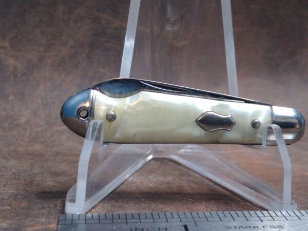 Vintage Imperial USA Small Tear Drop Single Blade Pocket Knife Mother Of Pearl Handle Scales[Used – Near Mint Cond.] Collectible Knives